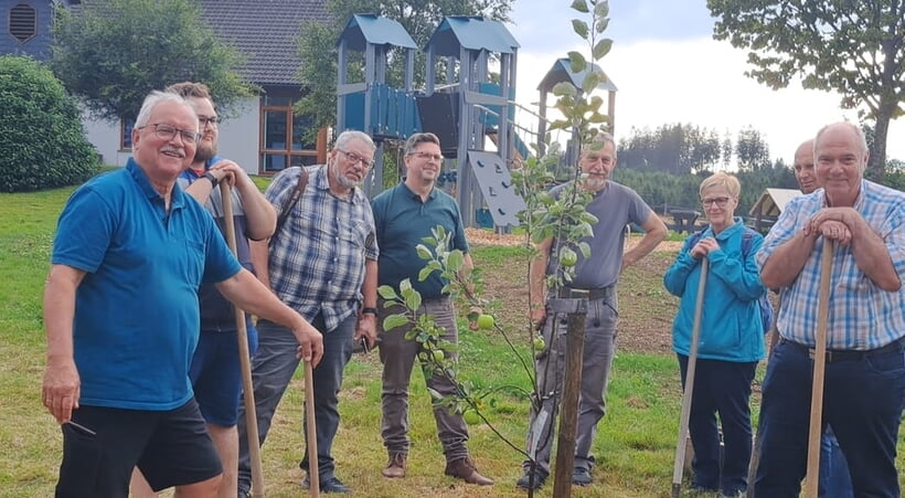 Baum-Challenge: Wir pflanzten ein Apfelbäumchen